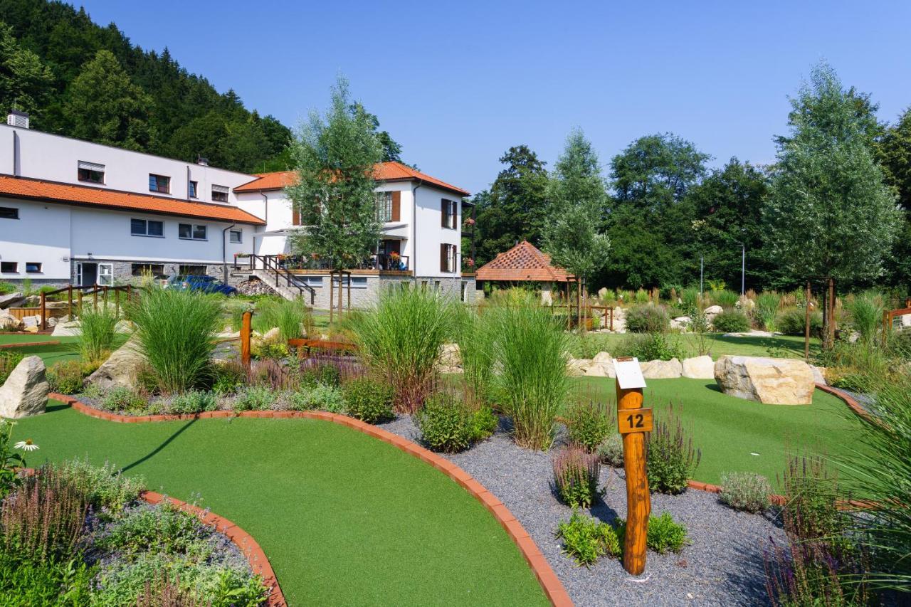 Hotel A Restaurace U Vychopnu Vsetín Zewnętrze zdjęcie
