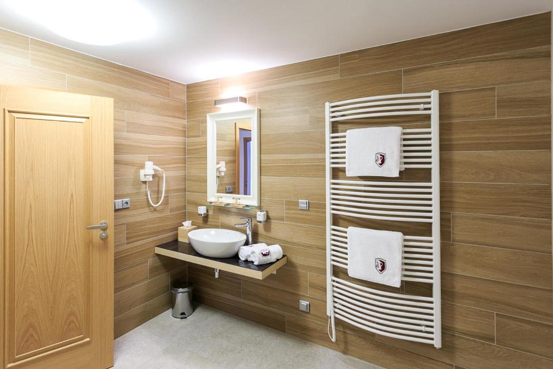 Hotel A Restaurace U Vychopnu Vsetín Zewnętrze zdjęcie