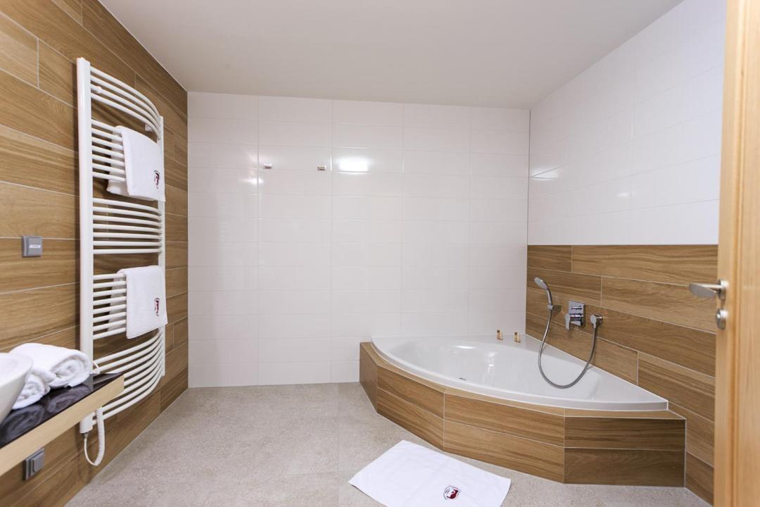 Hotel A Restaurace U Vychopnu Vsetín Zewnętrze zdjęcie