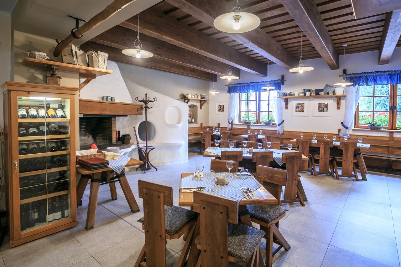 Hotel A Restaurace U Vychopnu Vsetín Zewnętrze zdjęcie