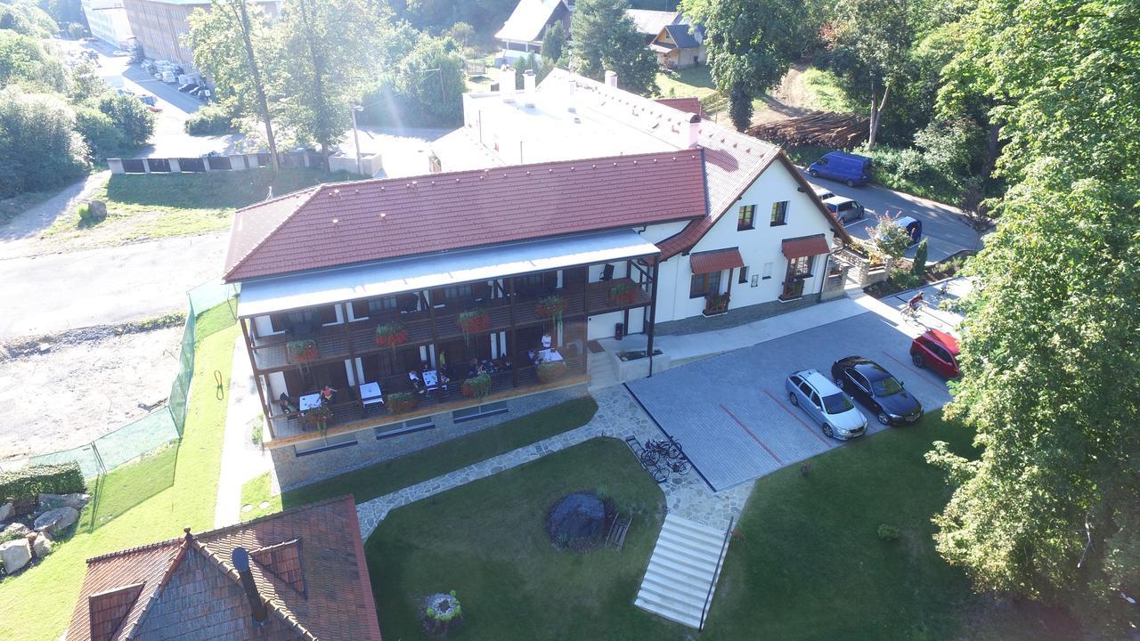 Hotel A Restaurace U Vychopnu Vsetín Zewnętrze zdjęcie